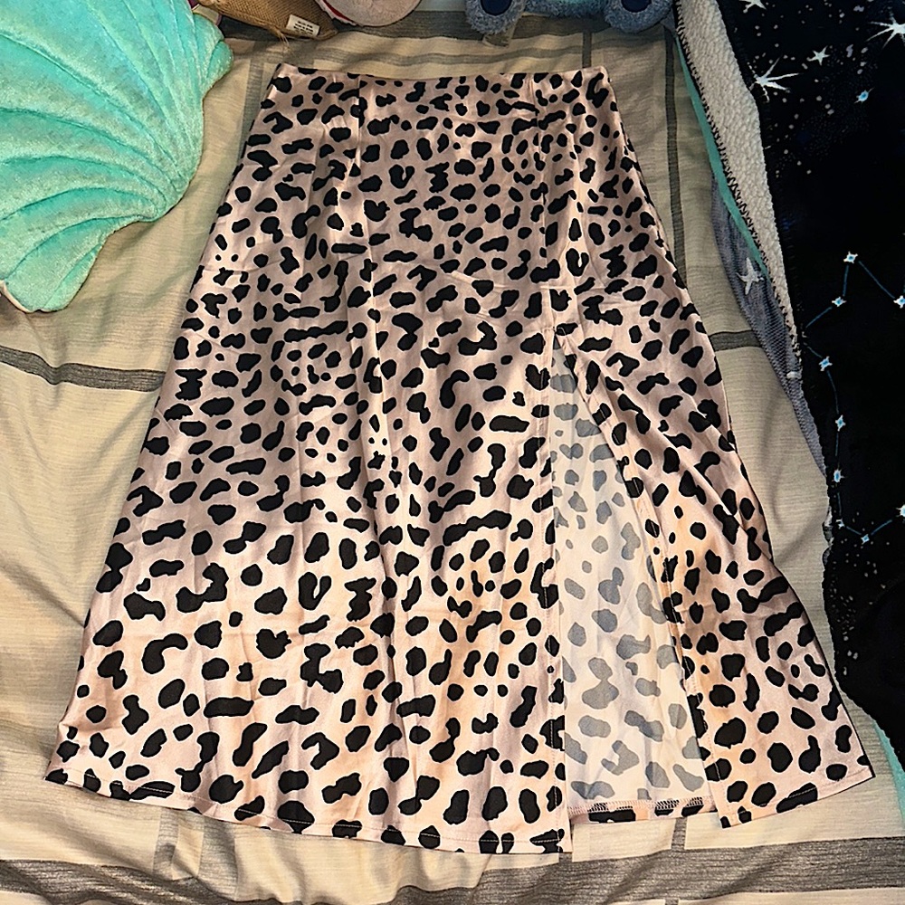 Cheetah print silky midi skirt 🖤